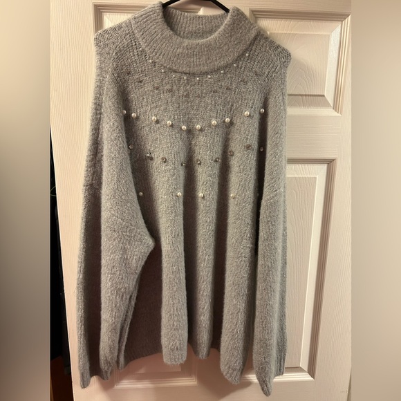 Sweater - Picture 2 of 6